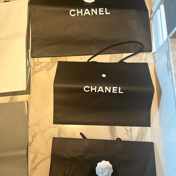 Authentic Chanel black paper bags - Picture 3 of 6